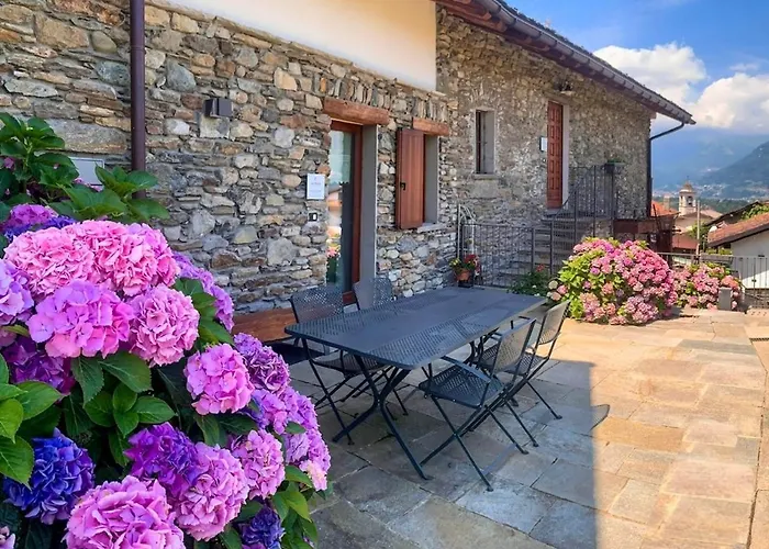 La Volta - Ancient Molino Maufet Watermill On Lake Como - Patio On The Garden